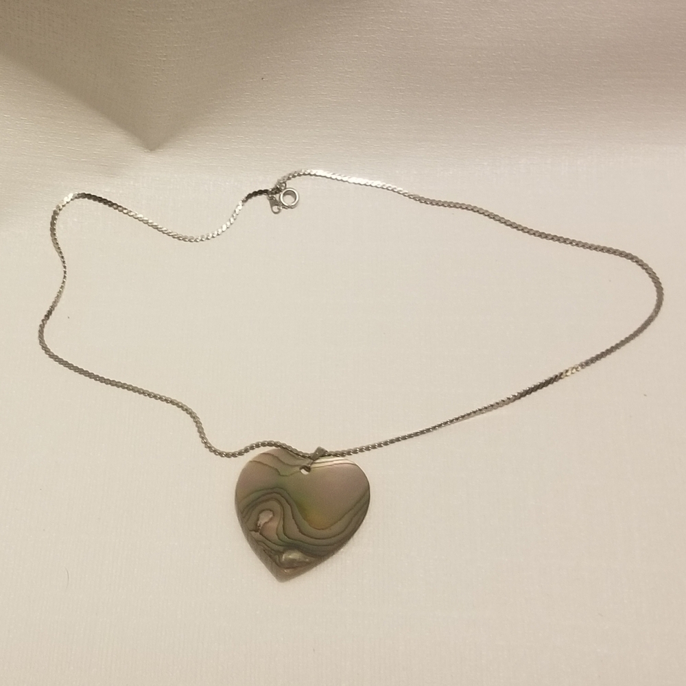 Gorgeous vtg blister pearl heart pendant necklace w silvertone chain, EUC - Picture 3 of 4
